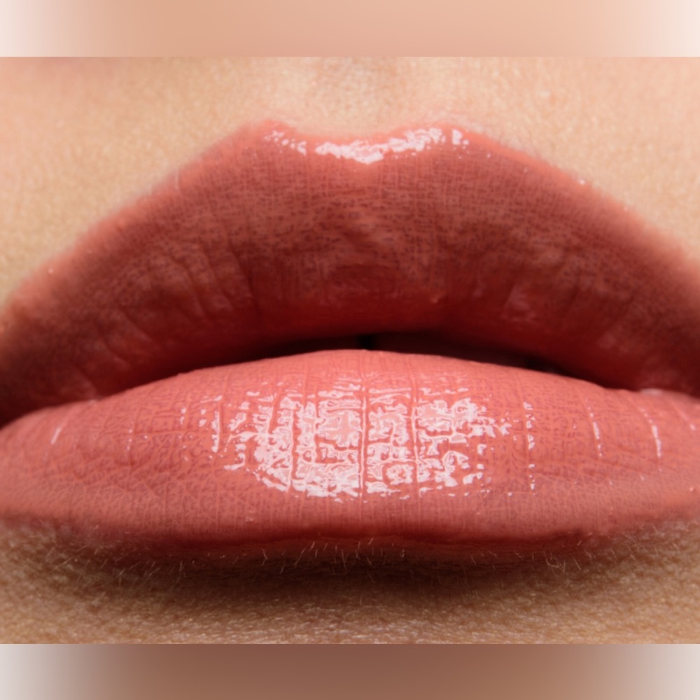 MAC LUST LIPGLASS. NEW IN BOX. - Picture 13 of 14